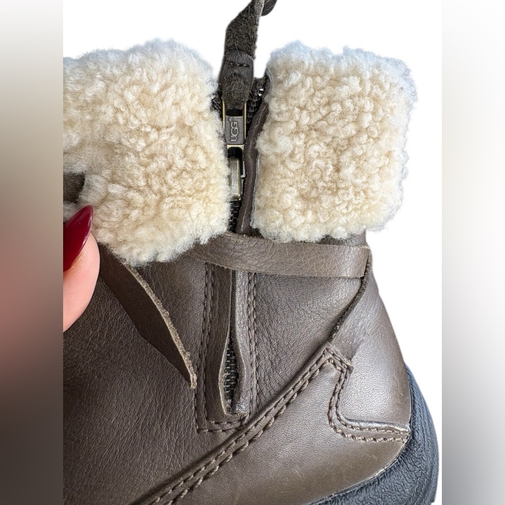UGG Australia  Brown Fur-Lined ankle Boots size 6 preloved like new - Picture 7 of 10